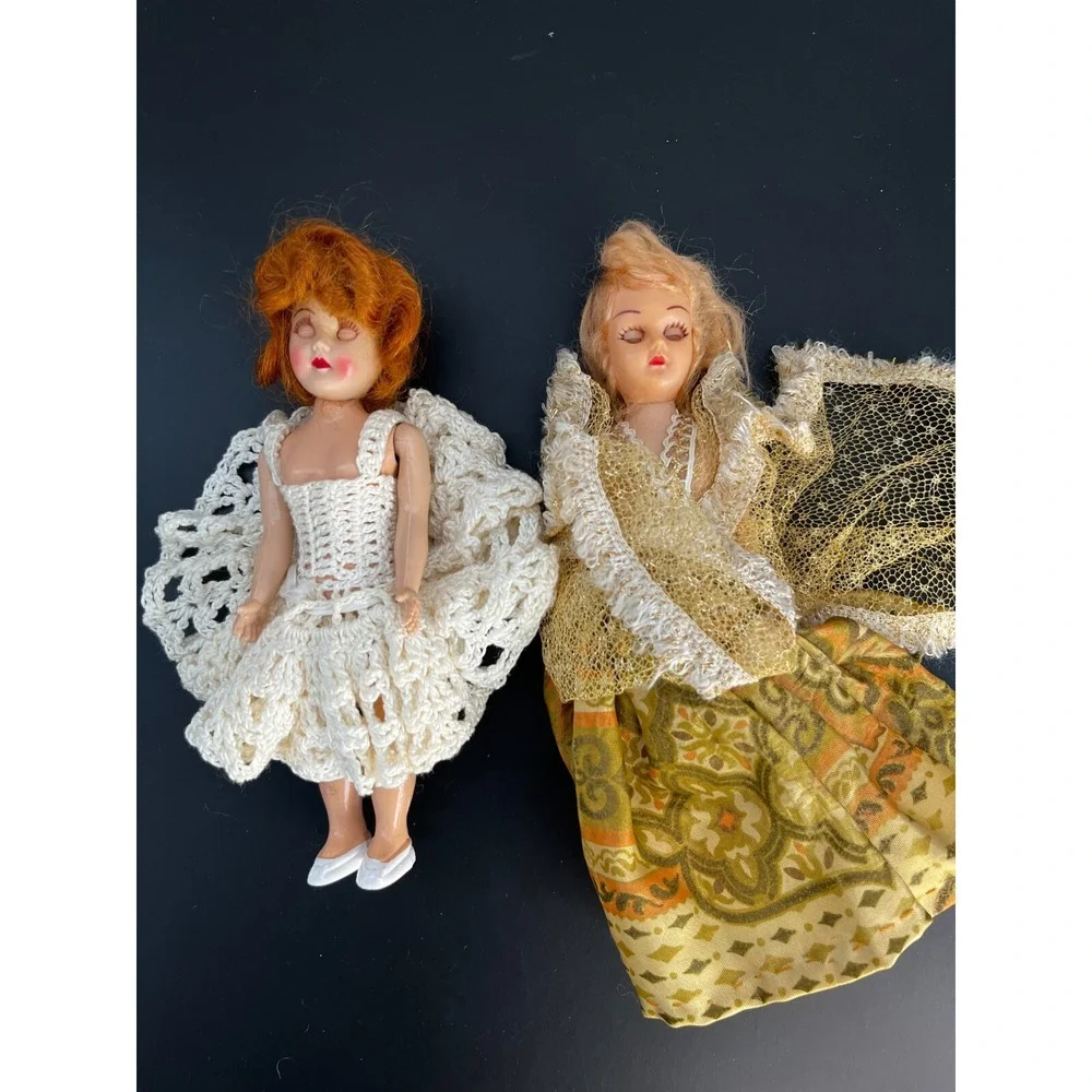 Vintage Plastic Girl DollSwith White crocheted jointed sleepy eye‎ doll